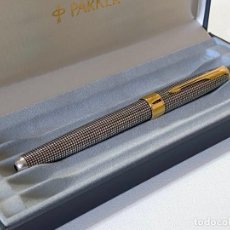 Bolígrafos antiguos: PARKER SONNET CISELLE ROLLER, CON CAJA, MADE IN FRANCE. Lote 286515918