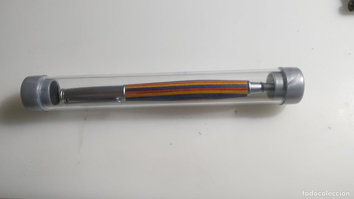 Bol&iacute;grafos antiguos: BOLI EN MADERA DE COLORES - Foto 1