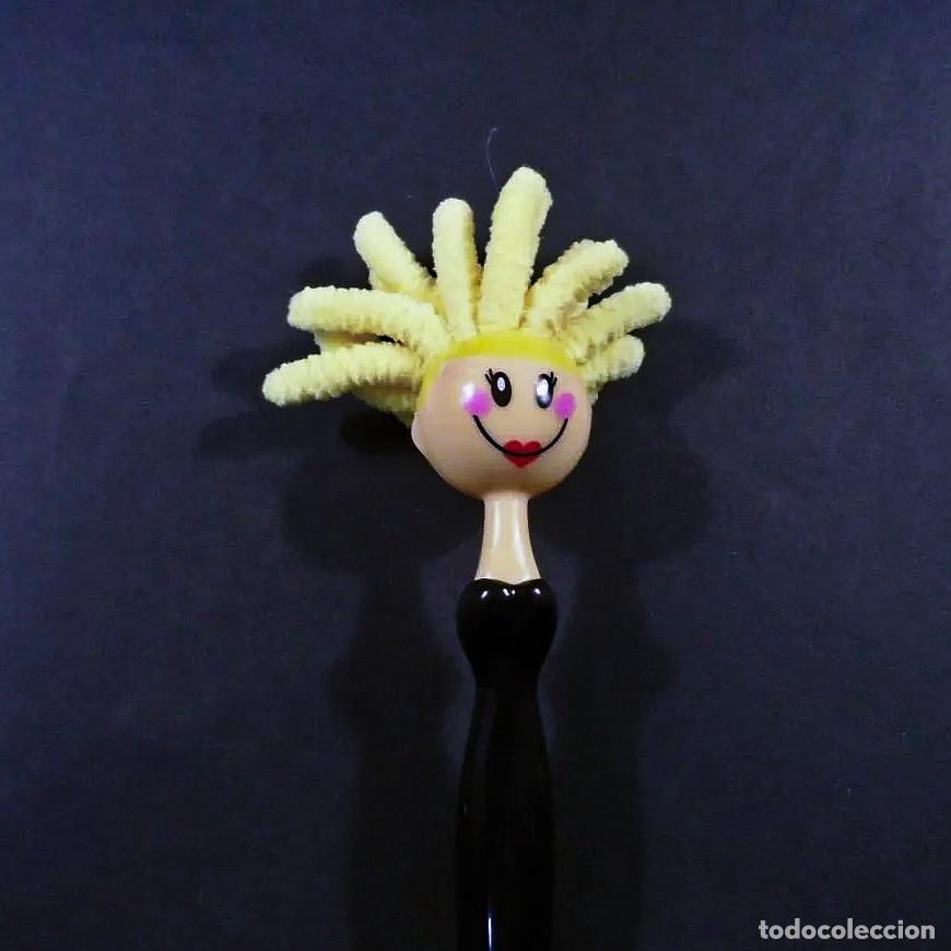 Penne a sfera antiche: BOLIGRAFO CON CABEZA DE NI&Ntilde;A RUBIA CON PELO. MED.22 X 3 CMS. AZUL. NUEVO