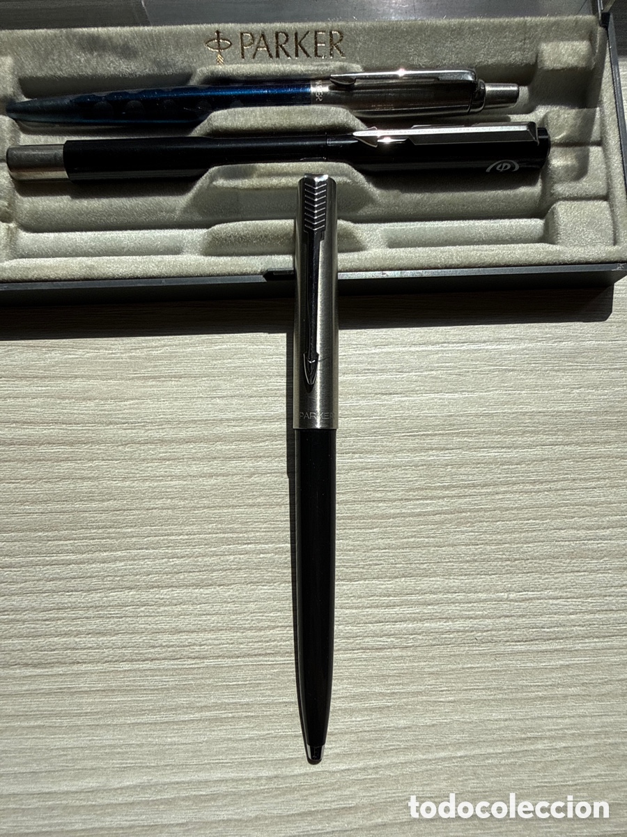 Bol&iacute;grafos antiguos: Bol&iacute;grafo Parker 45 Cl&aacute;sico - Capuch&oacute;n de Acero y Cuerpo Negro (Made in France)