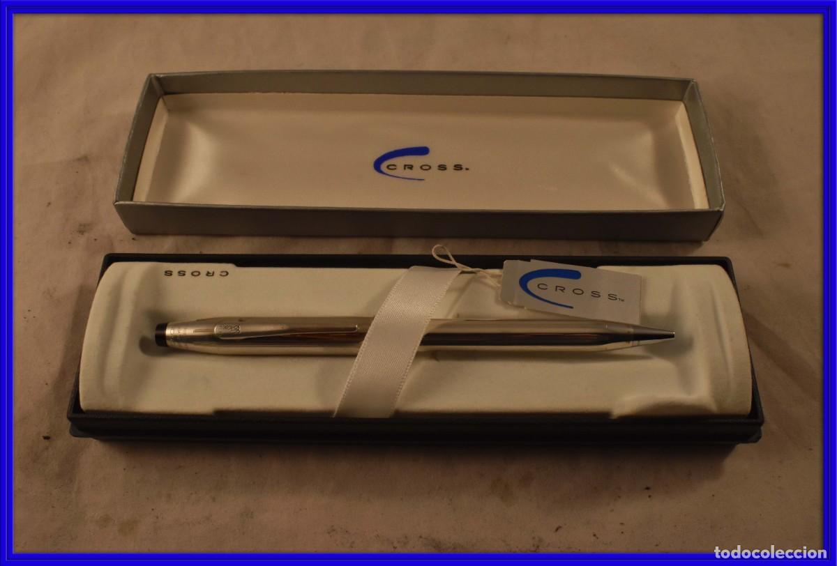 Bol&iacute;grafos antiguos: Boligrafo Cross plateado firmado y grabado con un nombre
