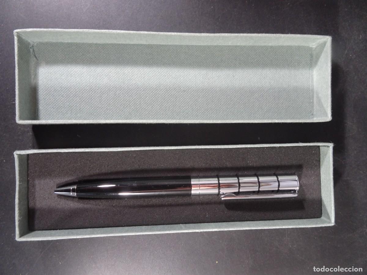 Bol&iacute;grafos antiguos: BOL&Iacute;GRAFO METAL OBSEQUIO DE LA CAIXA, EN CAJA ORIGINAL, VER FOTOS