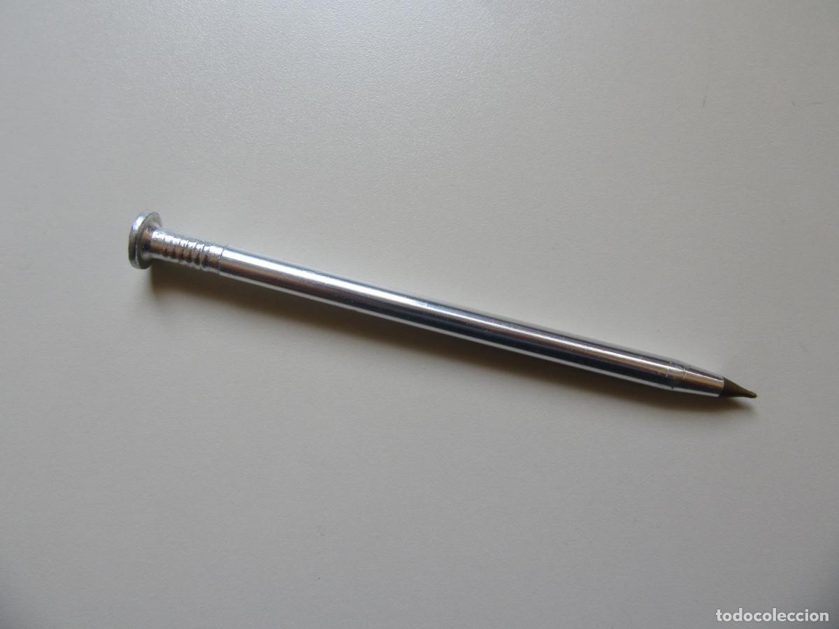 Bol&iacute;grafos antiguos: Bol&iacute;grafo Vintage en aluminio con forma de Clavo.