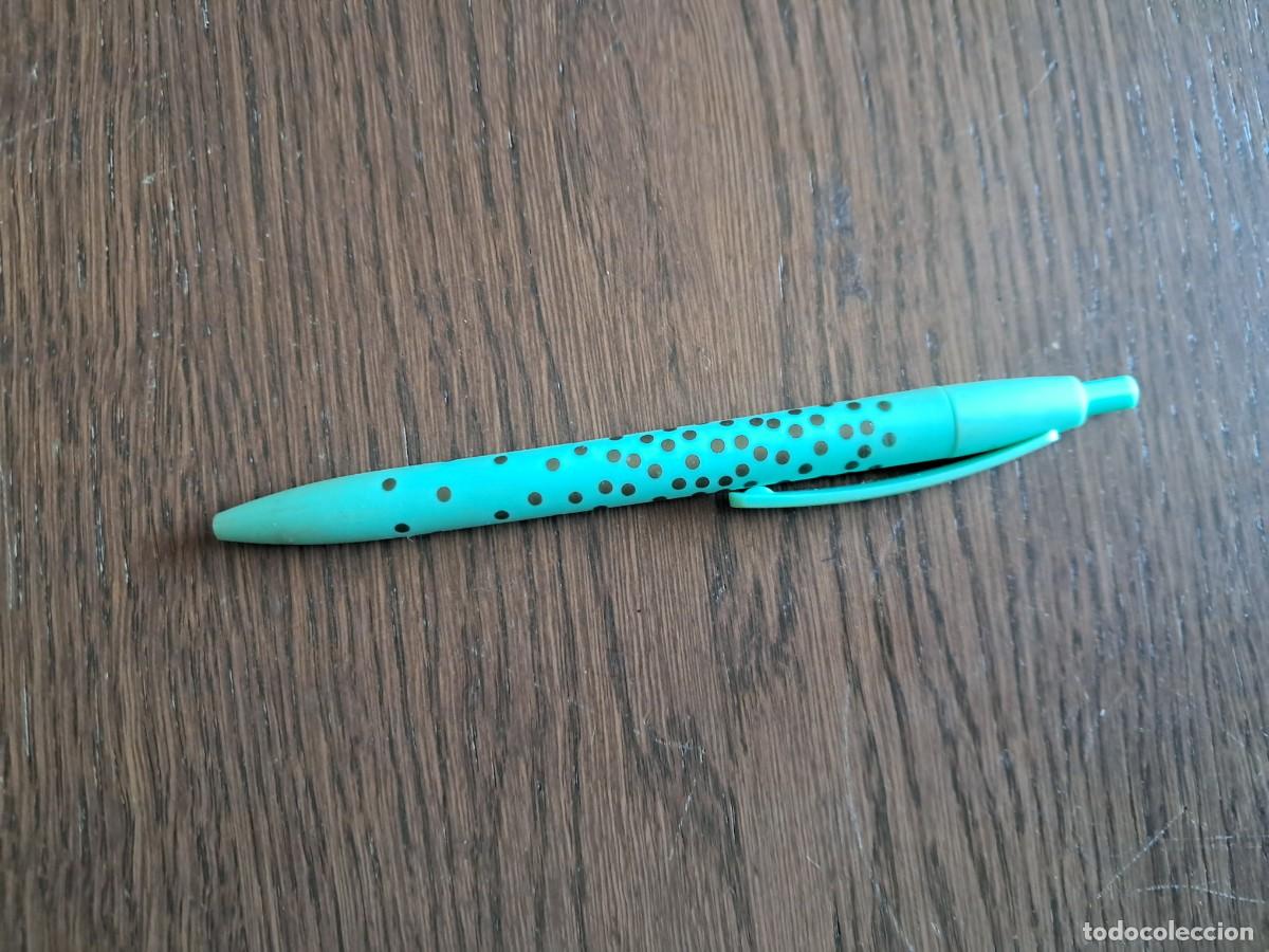 Bol&iacute;grafos antiguos: bol&iacute;grafo de pl&aacute;stico, azul topos negros.