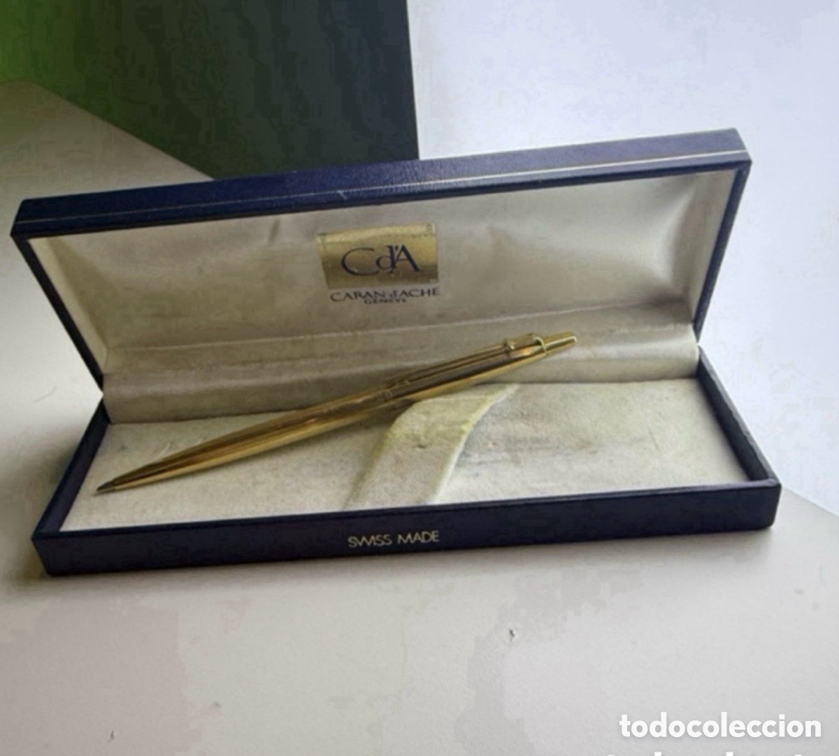 Stylos-bille anciens: Bol&iacute;grafo de lujo Caran d'Ache Madison dorado con caja original Swiss Made