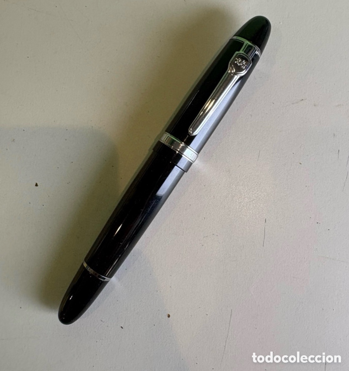 Bol&iacute;grafos antiguos: Pluma estilogr&aacute;fica Jinhao 18KGP lacada en negro con plum&iacute;n original