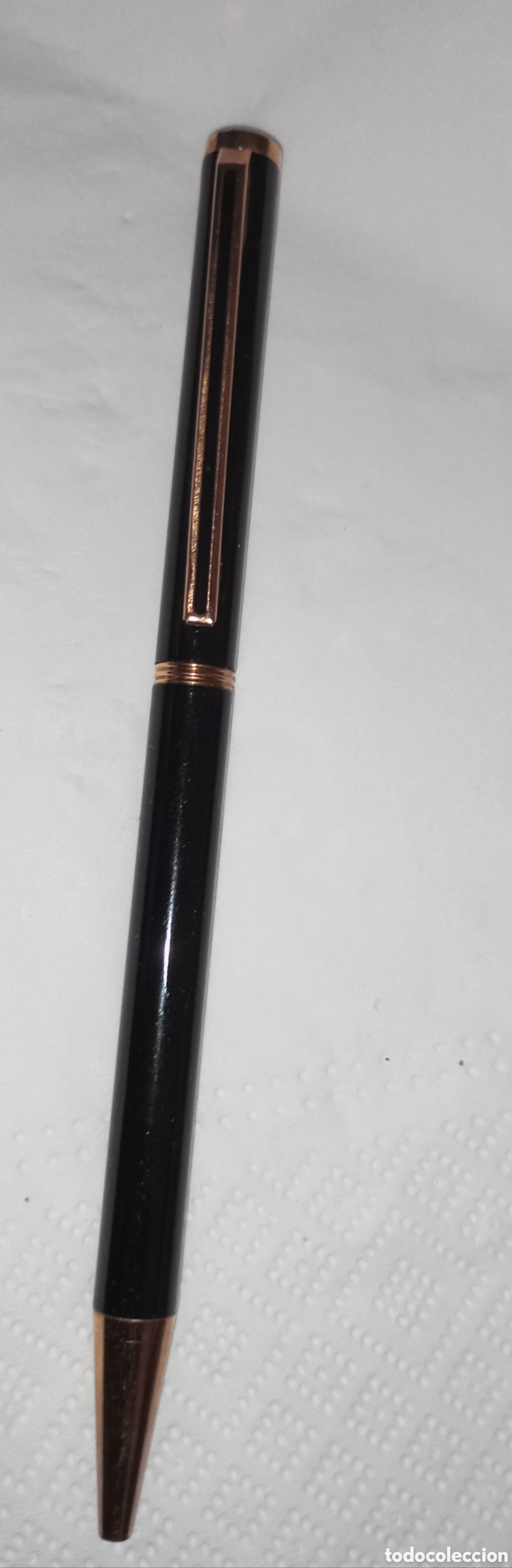 Bol&iacute;grafos antiguos: Bol&iacute;grafo lacado En negro y dorado bonito dise&ntilde;o