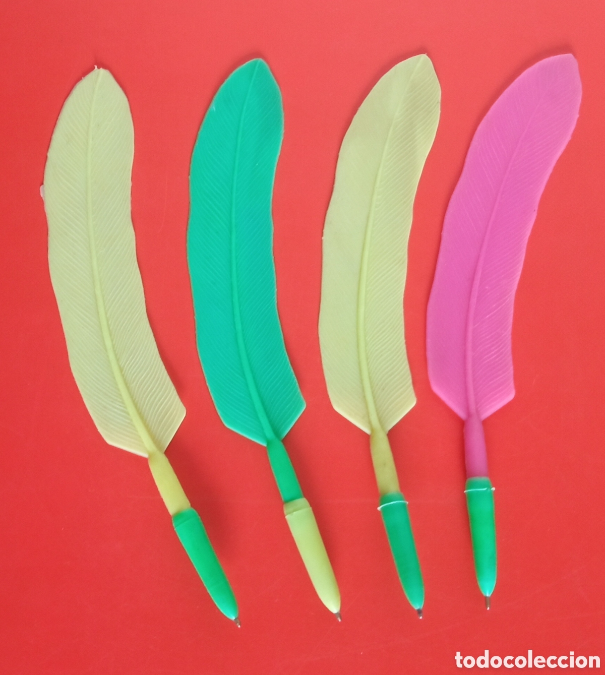 Bol&iacute;grafos antiguos: LOTE DE 4 BOLIGRAFOS CON FORMA DE PLUMA,DE PL&Aacute;STICO 80'S.SIN USO.