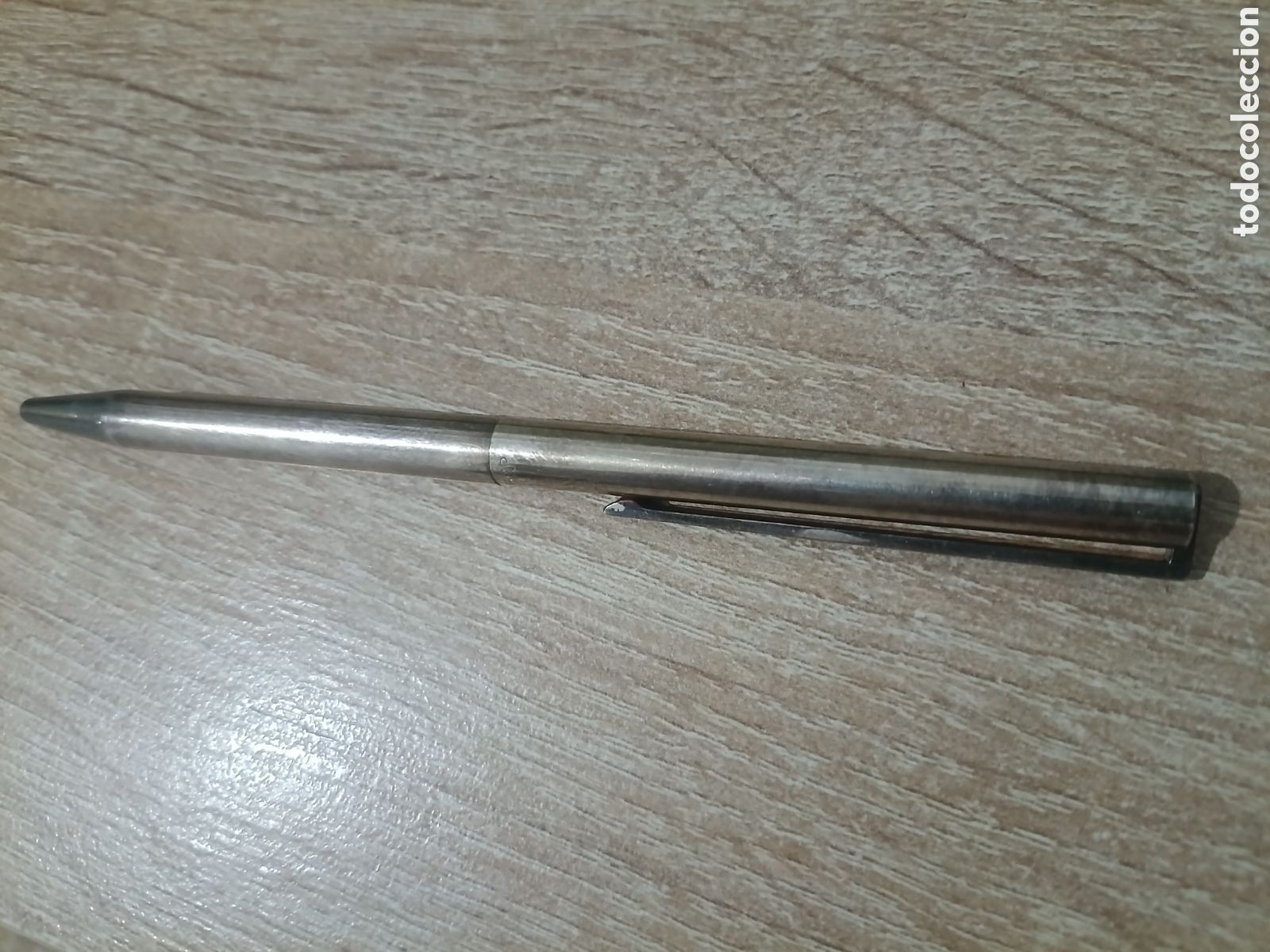Stylos-bille anciens: Bol&iacute;grafo St. Dupont Paris, plata o plateado. Cuerpo liso. N&Uacute;MERO DE SERIE EN EL CLIP