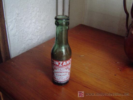 Botellas antiguas: Botellin de Cinzano . ( Color verde ) - Foto 1
