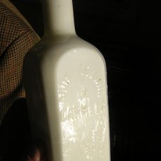Botellas antiguas: BONITA BOTELLA ANTIGUA, COLONIA CARMELA. SANTIAGO DE COMPOSTELA.