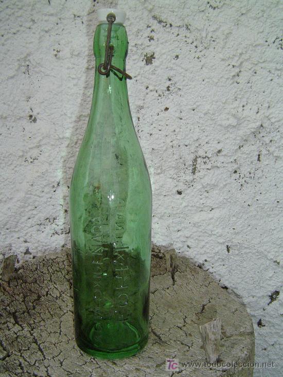 Botellas antiguas: BOTELLA  AGUA OXIGENADA FORET LETRAS EN RELIEVE - Foto 1
