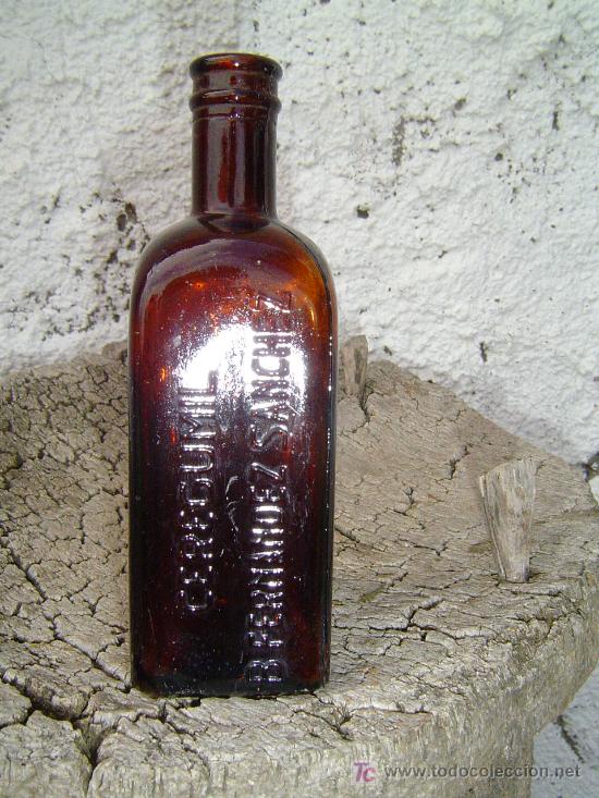 Botellas antiguas: BOTELLA CEREGUMIL LETRAS EN RELIEVE - Foto 1