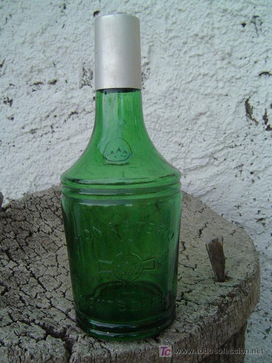 Botellas antiguas: BOTELLA  MONASTERIO DE MONTSERRAT LETRAS EN RELIEVE - Foto 1