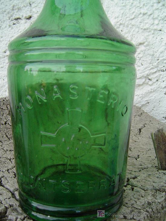 Botellas antiguas: BOTELLA  MONASTERIO DE MONTSERRAT LETRAS EN RELIEVE - Foto 2