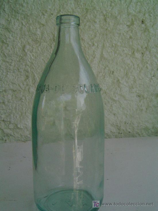 Botellas antiguas: BOTELLA AGUA DE SOLARES LETRAS EN RELIEVE - Foto 1
