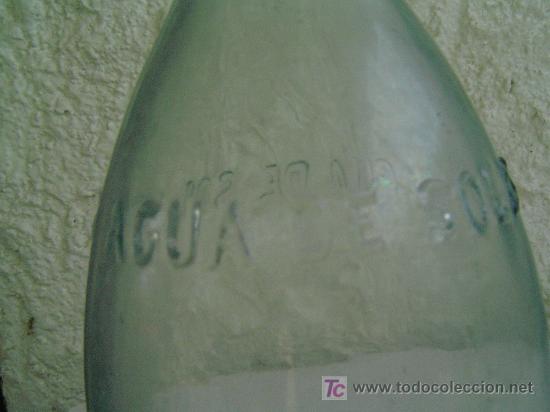 Botellas antiguas: BOTELLA AGUA DE SOLARES LETRAS EN RELIEVE - Foto 2