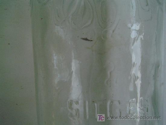 Botellas antiguas: BOTELLA J . ROBERT SITGES LETRAS EN RELIEVE - Foto 2