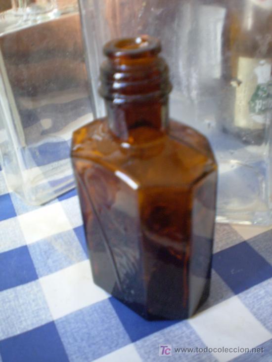 Botellas antiguas: ANTIGUA BOTELLA DE J. CERA. RELIEVE. - Foto 1