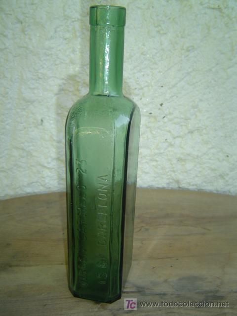 Botellas antiguas: BOTELLA LABORATORIO LETRAS EN RELIEVE EN LOS LADOS - Foto 1