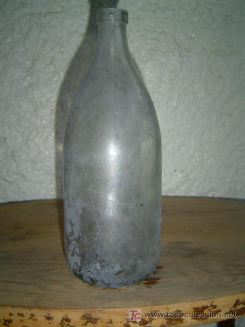 Botellas antiguas: BOTELLA AGUA DE SOLARES LETRAS EN RELIEVE - Foto 1