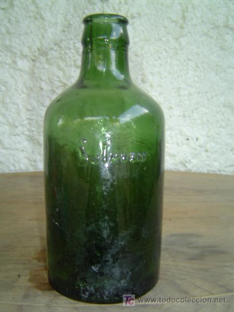 Botellas antiguas: BOTELLA VERDE LETRAS EN RELIEVE - Foto 1