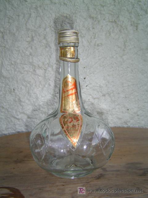 Botellas antiguas: BOTELLA  LA BOLSA DE LOS LICORES LETRAS EN RELIEVE - Foto 1