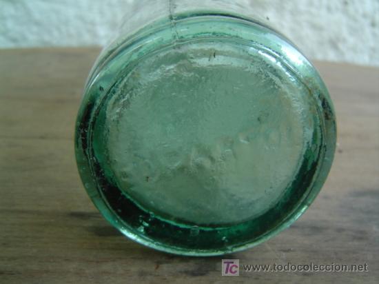 Botellas antiguas: BOTELLA EUPARTOL LETRAS EN RELIEVE EN LA BASE - Foto 2