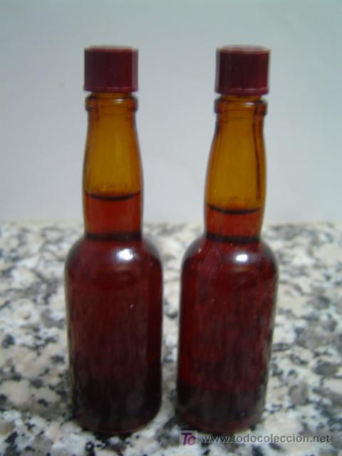 Alte Flaschen: 2 BOTELLINES LETRAS EN RELIEVE EN EL TAPON Y EN LA BASE