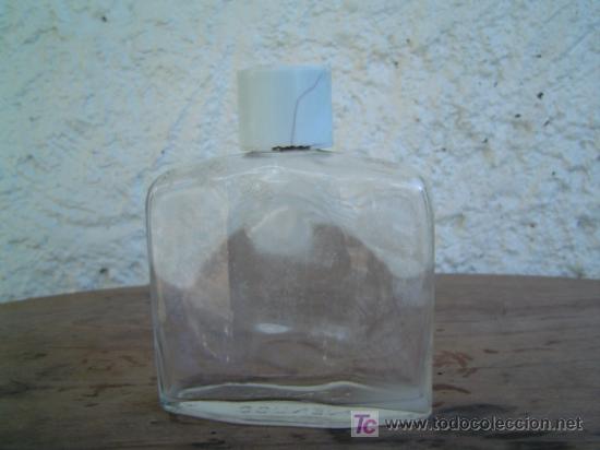 Botellas antiguas: BOTELLA PERFUME NENUCO LETRAS EN RELIEVE EN LA BASE - Foto 1