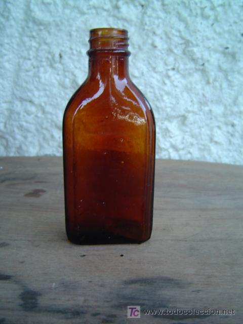 Botellas antiguas: BOTELLA LABORATORIO HUBBER LETRAS EN RELIEVE EN LA BASE - Foto 1