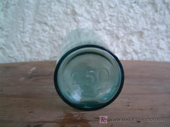 Botellas antiguas: BOTELLA COLOR VERDE CLARO N&ordm; EN LA BASE - Foto 2