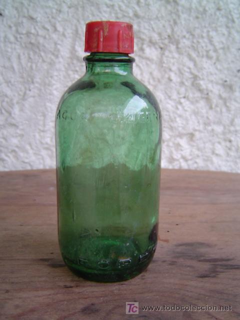 Botellas antiguas: BOTELLA  AGUA OXIGENADA FORET LETRAS EN RELIEVE - Foto 1