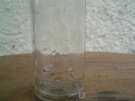 Botellas antiguas: BOTELLA EUGENE LETRAS EN RELIEVE - Foto 2