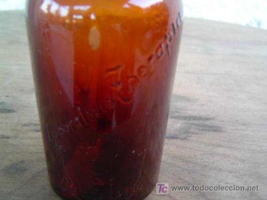 Botellas antiguas: BOTELLA LABORATORIO THERAPIA LETRAS EN  RELIEVE - Foto 2
