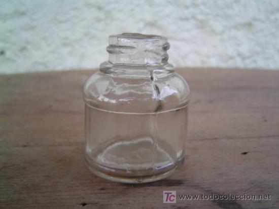 Botellas antiguas: TINTERO KING RELIEVE EN LA BASE - Foto 1
