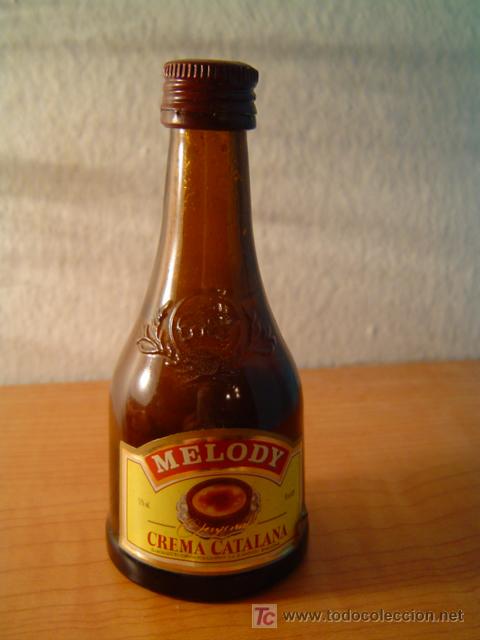 Botellas antiguas: BOTELLIN CREMA CATALANA MELODY - Foto 1