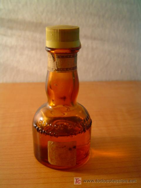 Botellas antiguas: BOTELLIN LIQUEUR LAPOSTOLLE - Foto 1
