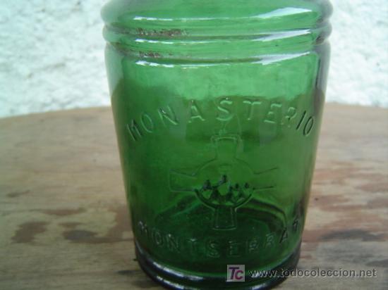 Botellas antiguas: BOTELLA MONASTERIO DE MONTSERRAT LETRAS EN RELIEVE - Foto 2