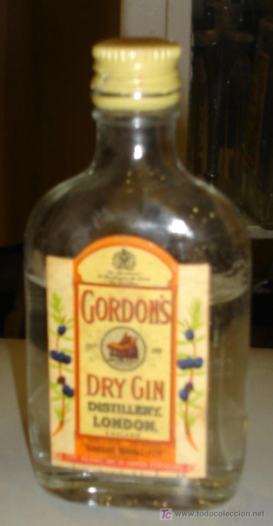 Botellas antiguas: BOTELLIN DE GORDON S DRY GIN. LONDRES. - Foto 1