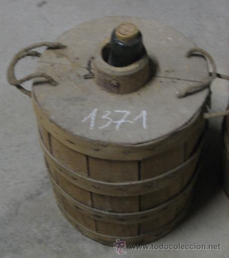 Botellas antiguas: Garrafa forrada de madera, 44 cms - Foto 1