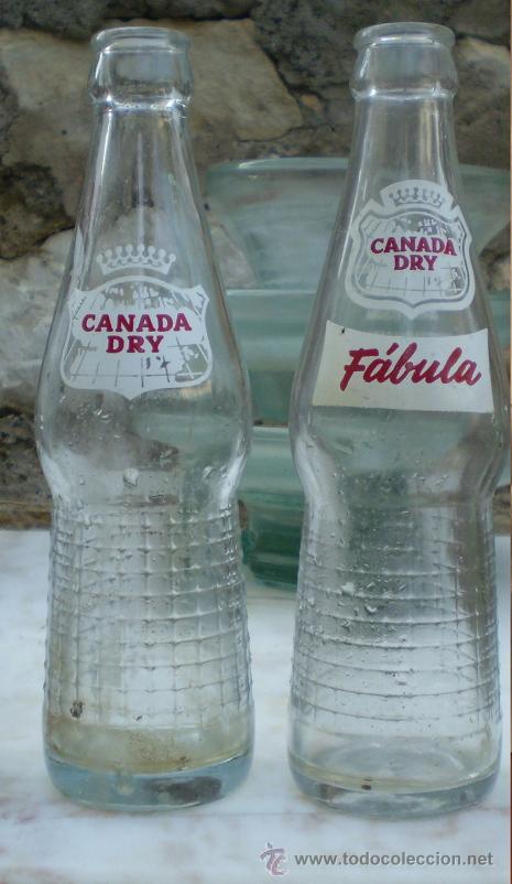 Botellas antiguas: CANADA DRY. LOS PRIMEROS COMBINADOS. 2 BOTELLAS. REFRESCOS. - Foto 1