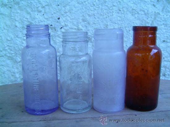 Botellas antiguas: 4 BOTES MEDICAMENTOLETRAS EN RELIEVE - Foto 1