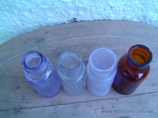 Botellas antiguas: 4 BOTES MEDICAMENTOLETRAS EN RELIEVE - Foto 2