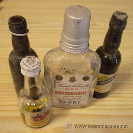 Botellas antiguas: 4 botellines de licor, vacios - Foto 1