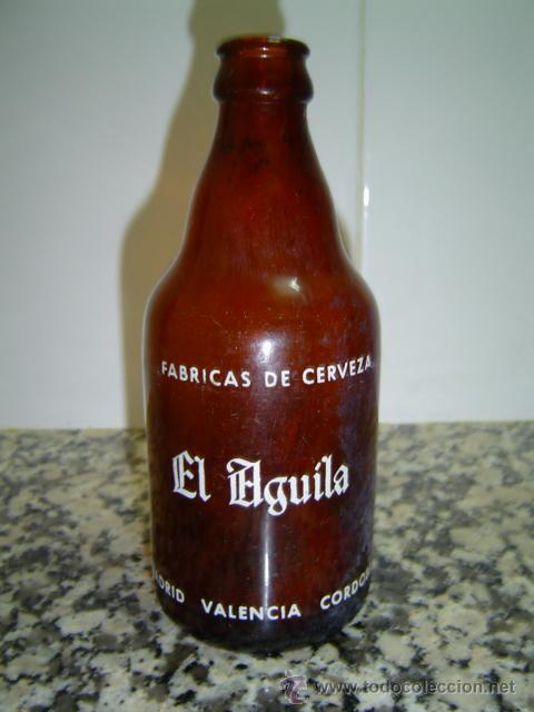 Botellas antiguas: BOTELLIN CERVEZA EL AGUILA - Foto 1