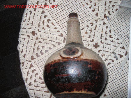 Botellas antiguas: Botella de coleccion de cura&ccedil;ao (vac&iacute;a) - Foto 1