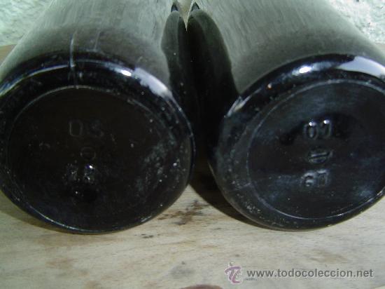 Botellas antiguas: 2 BOTELLAS PARA DECORACION N&ordm; EN LA BASE RELIEVE - Foto 3
