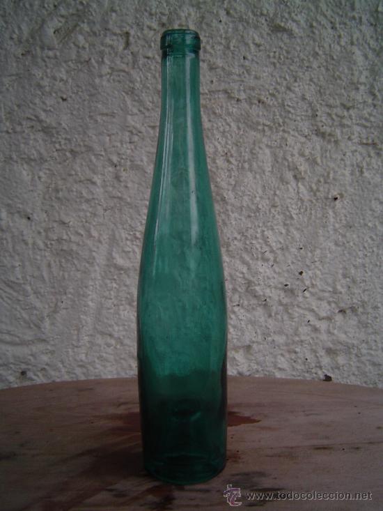 Botellas antiguas: BOTELLA COLOR VERDE PARA DECORACION - Foto 1