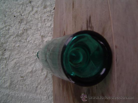 Botellas antiguas: BOTELLA COLOR VERDE PARA DECORACION - Foto 2